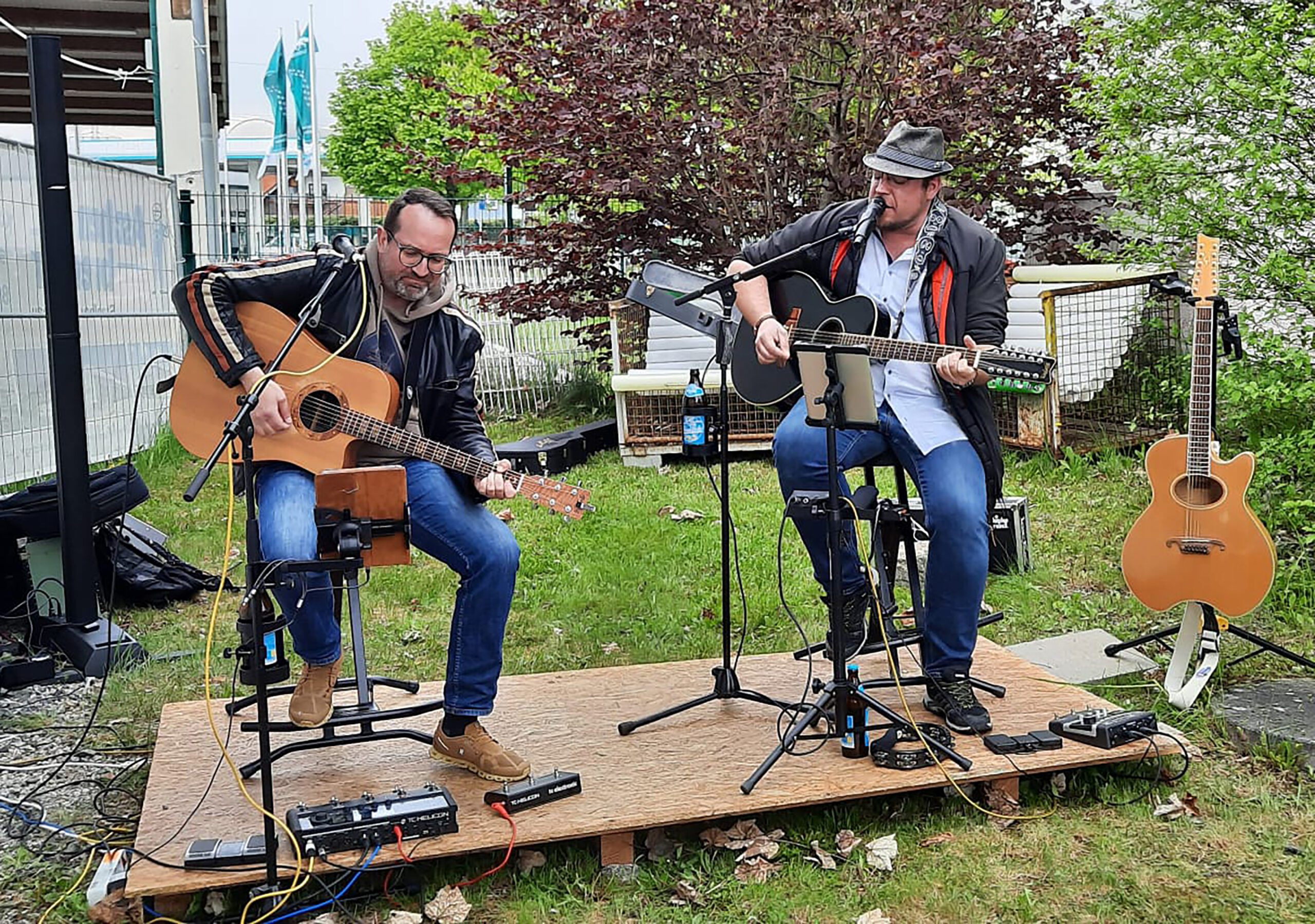 Marco Müller und Hans Peter Mehnert, Vorstand von Helfen mit Musik e.V.
