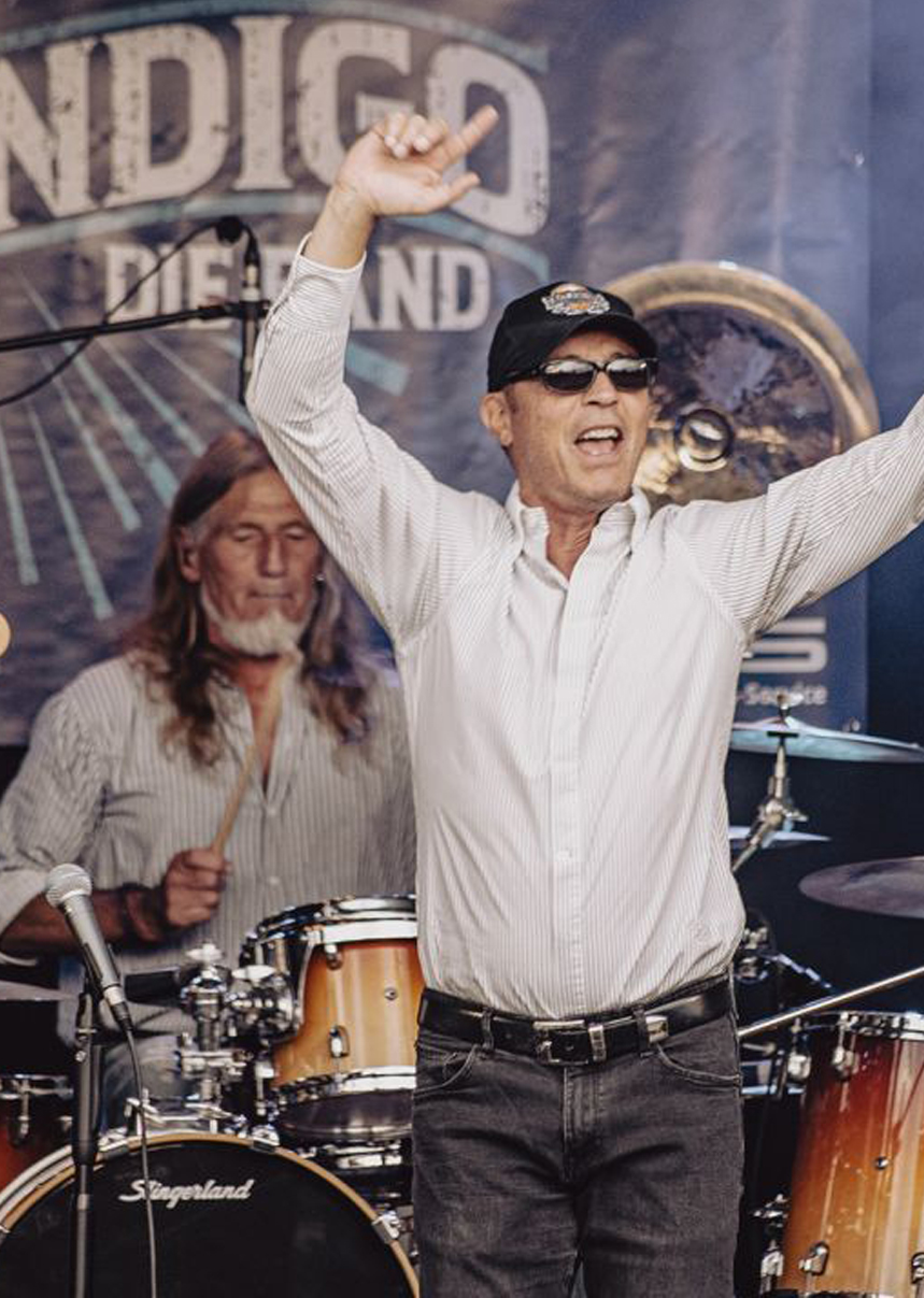 Blue-Indigo_Helfen-mit-musik