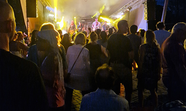 Rock-fpr-little-hoeroes-Helfen-mit-Musik-06